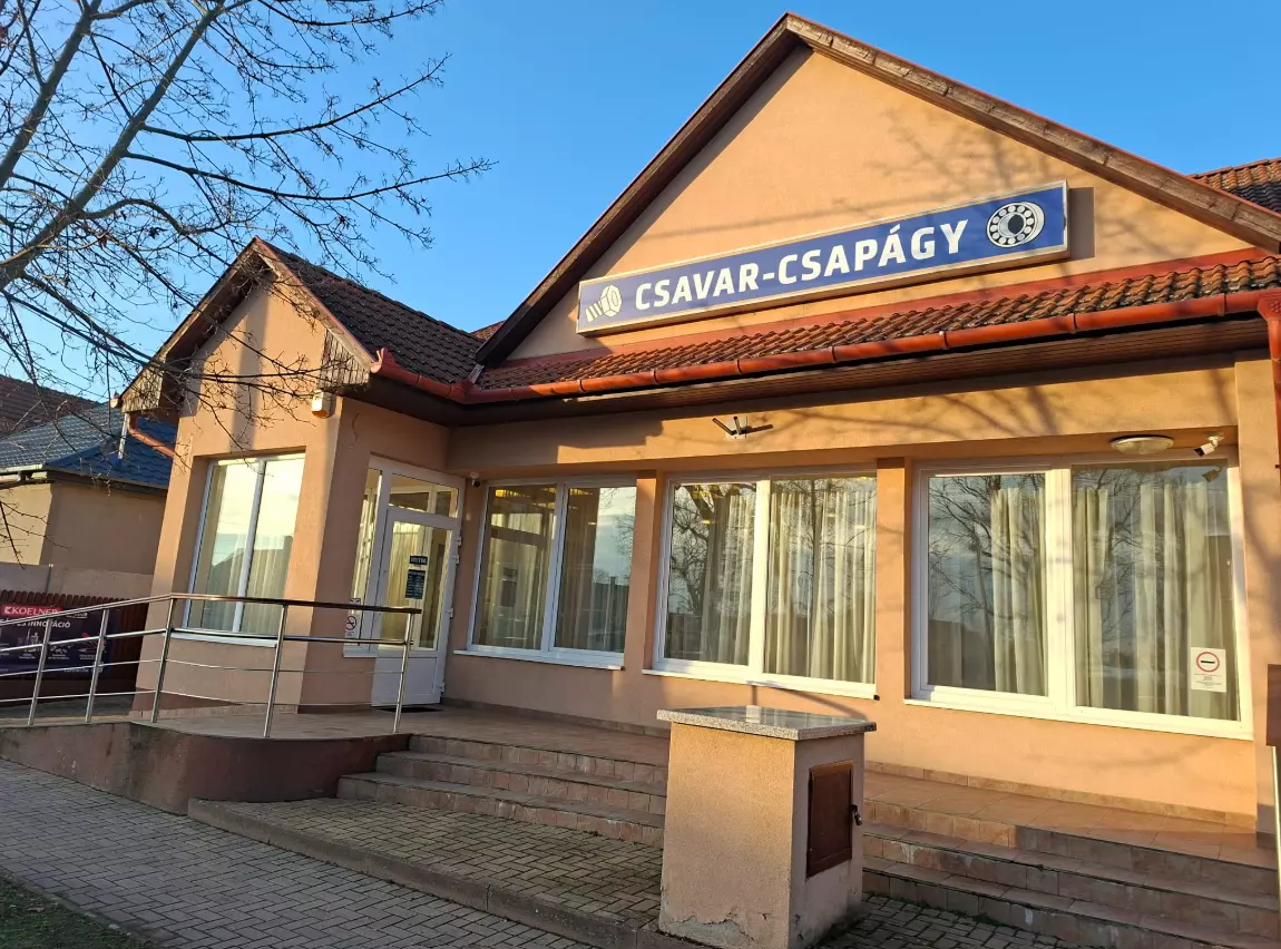 Csavarkereskedés,Földes1
